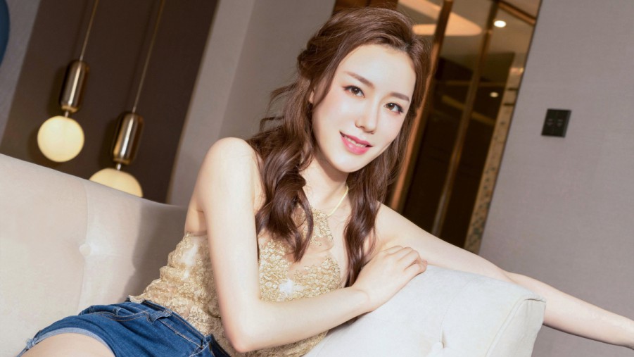 美一F-18战机居民区坠毁 一住宅着火飞行员逃生-4d2a9a9d